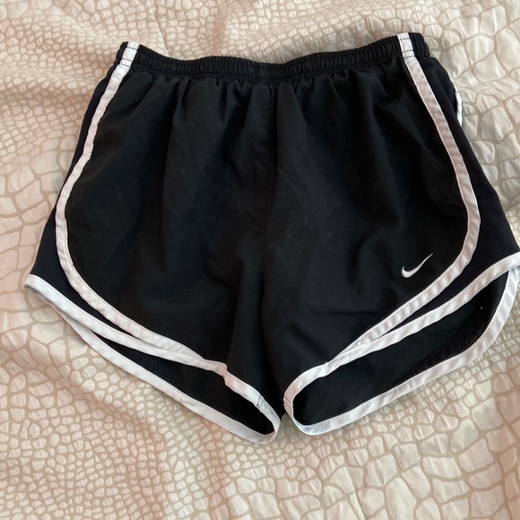 Nike women’s dry-fit running shorts in black XS - Picture 1 of 3